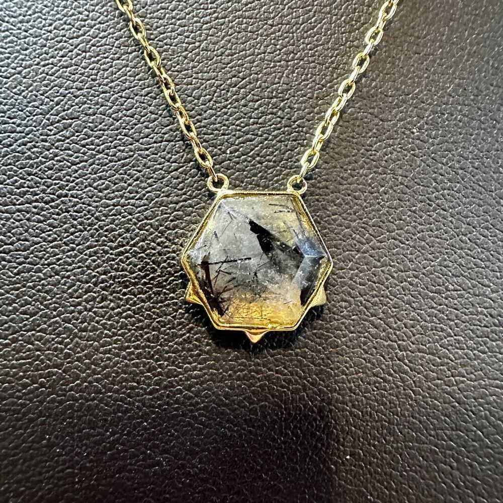 Stella‎ & Dot Nova rutilated quartz stone and gold tone necklace!